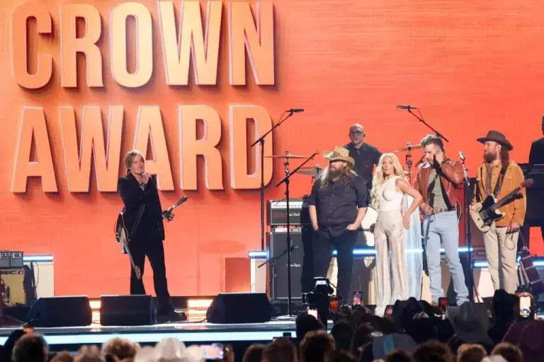 Nicole Kidman Mouths Lyrics in Tears as Keith Urban Watches Chris Stapleton Transform “Blue Ain’t Your Color” into a Thunderous Showstopper at ACM Awards!